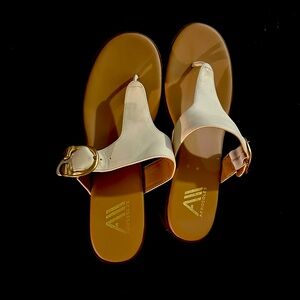 Aerosols Women Flat Thong Sandal Size 11